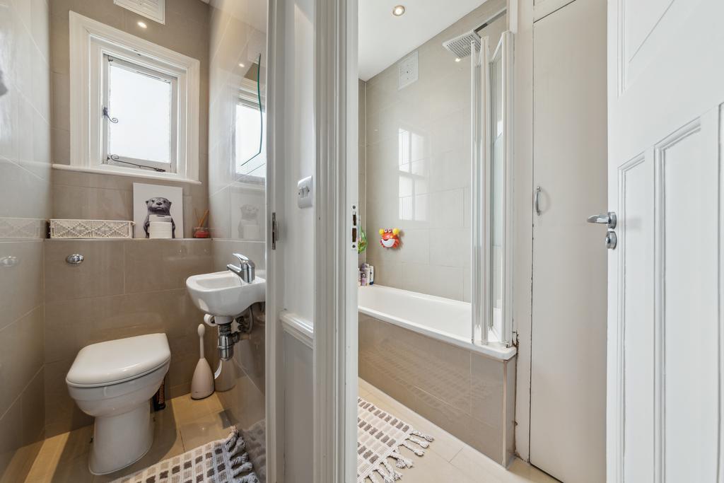 65 Park View, New Malden, KT3 4 AX-5
