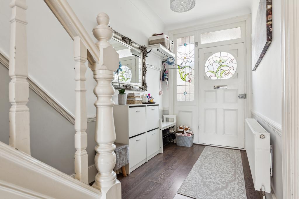 65 Park View, New Malden, KT3 4 AX-11