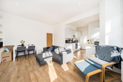 2 bedroom flat for sale, Church Crescent, London N10