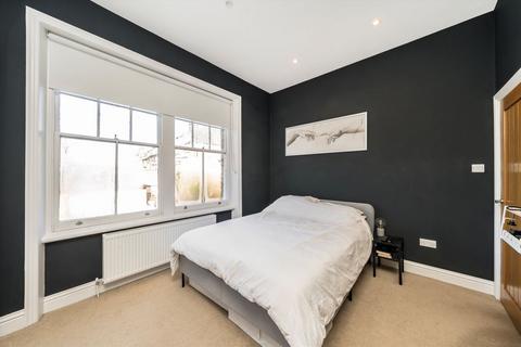 2 bedroom flat for sale, Church Crescent, London N10