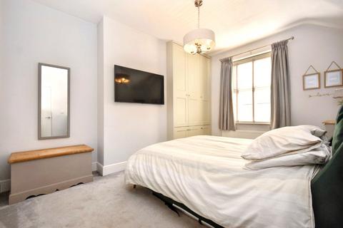 5 First Avenue, Wakefield, WF1 2HS