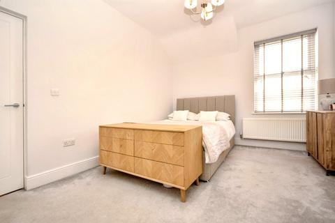 5 First Avenue, Wakefield, WF1 2HS