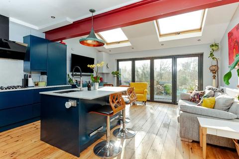 69 Ailsa Avenue, Twickenham, TW1 1NF