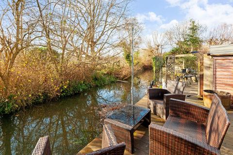 69 Ailsa Avenue, Twickenham, TW1 1NF