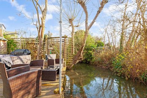 69 Ailsa Avenue, Twickenham, TW1 1NF