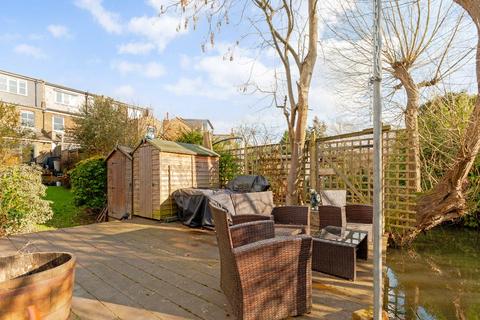 69 Ailsa Avenue, Twickenham, TW1 1NF
