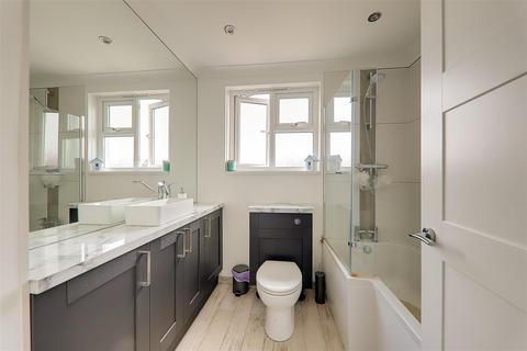 122 Marlowe Road, Worthing, BN14 8EZ