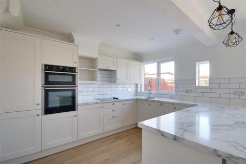 122 Marlowe Road, Worthing, BN14 8EZ