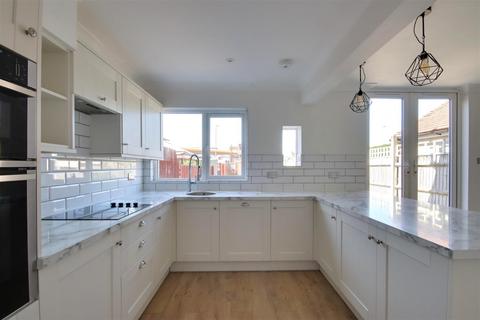 122 Marlowe Road, Worthing, BN14 8EZ