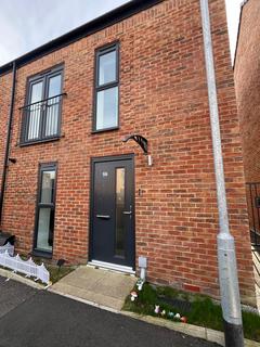 3 bedroom terraced house to rent, Stan Mellor Close, Salford M6