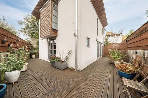 3 bedroom detached house to rent, Ermine Road, London SE13