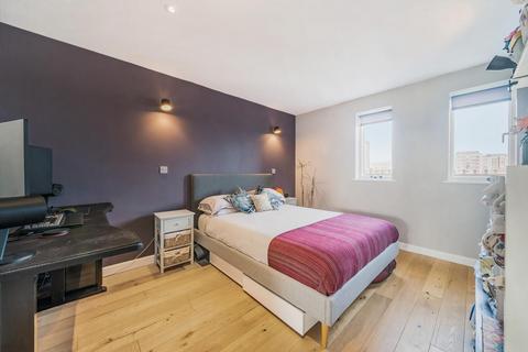 2 bedroom flat for sale, Cargreen Road, South Norwood