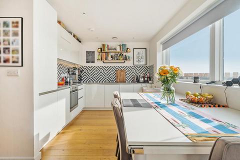 2 bedroom flat for sale, Cargreen Road, South Norwood, London, SE25
