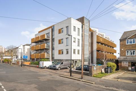 2 bedroom flat for sale, Cargreen Road, South Norwood, London, SE25