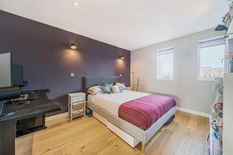 2 bedroom flat for sale, Cargreen Road, South Norwood, London, SE25