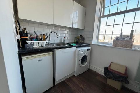 Studio to rent, a Station Road, London