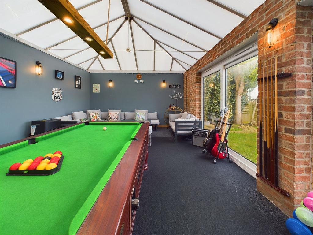 Outdoor Studio/Games Room
