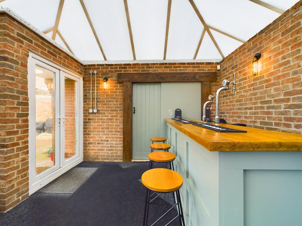 Outdoor Studio/Games Room