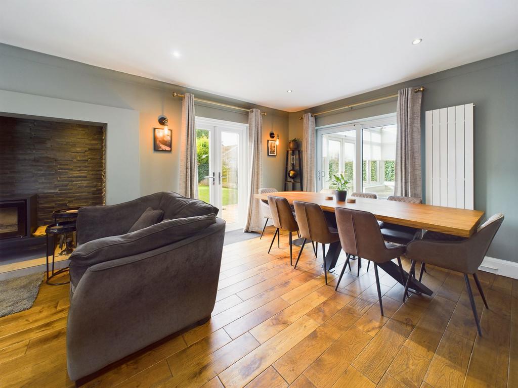 Lounge/Dining Room