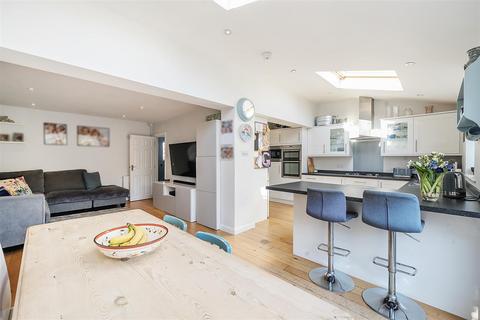3 Forest Road, Effingham Junction, Leatherhead, KT24 5HE