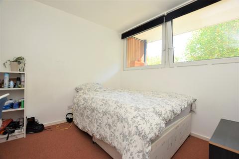 4 bedroom flat to rent, John Ruskin Street London SE5