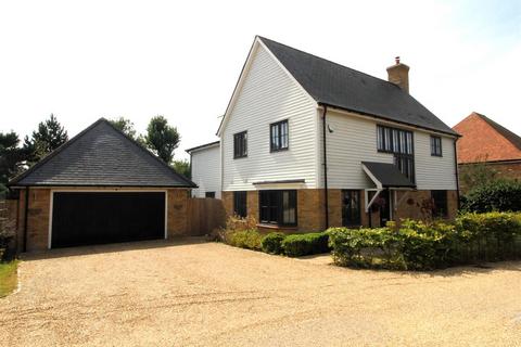 4 bedroom detached house for sale, Bakers Field, Cliffsend, Ramsgate