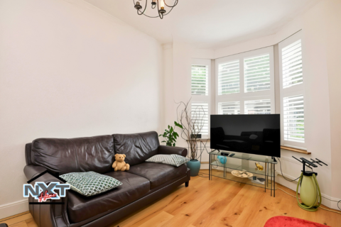 2 bedroom flat for sale, Warren Road, Leyton, E10