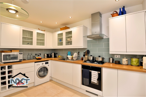 2 bedroom flat for sale, Warren Road, Leyton, E10