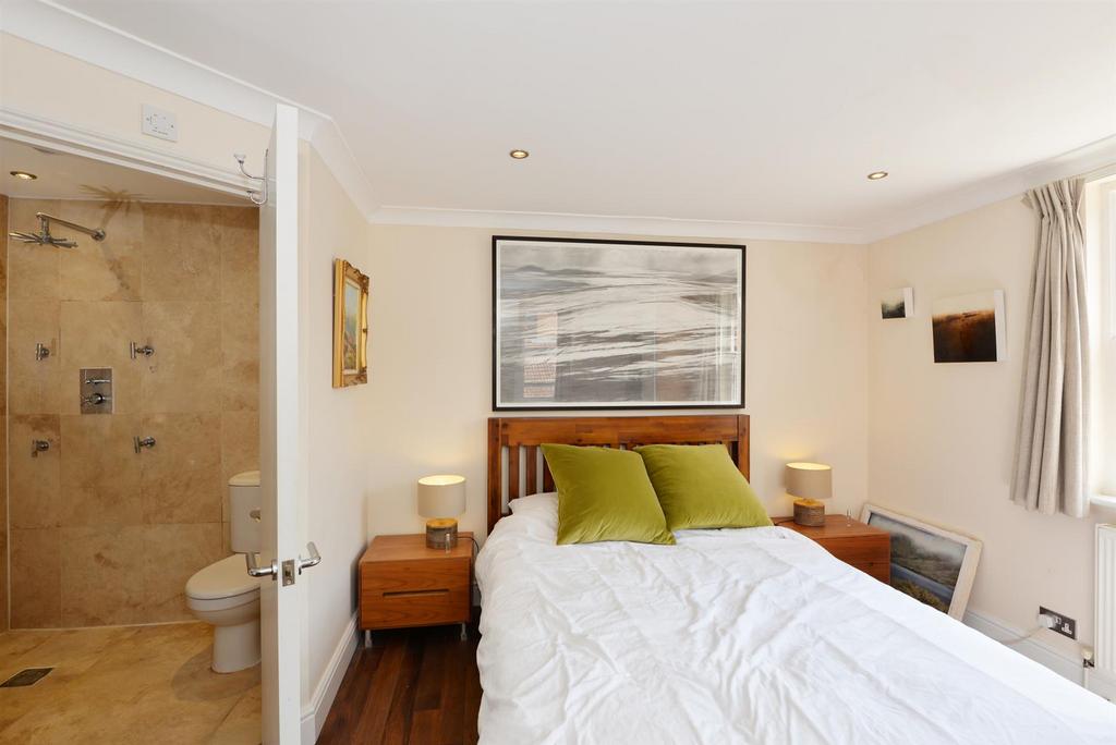 Bed1a.JPG