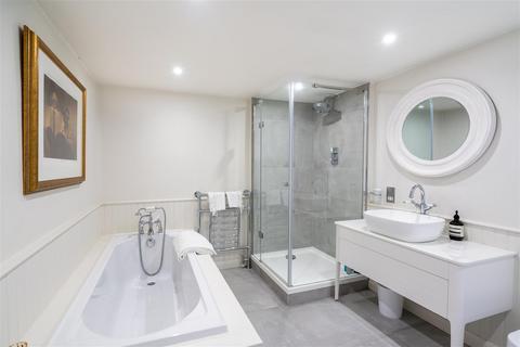 55 Bondgate, Harewood, Leeds, LS17 9LN