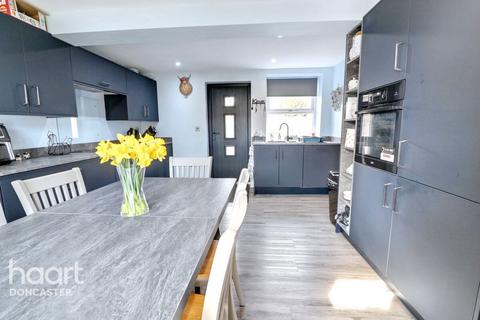 7 Long Grove, Stainforth, Doncaster, DN7 5RW