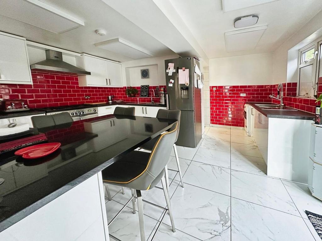 Kitchen with Breakfast Bar