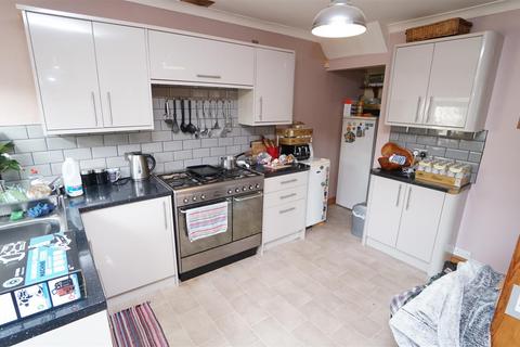 3 bedroom townhouse for sale, Peterborough Road, Undercliffe, Bradford