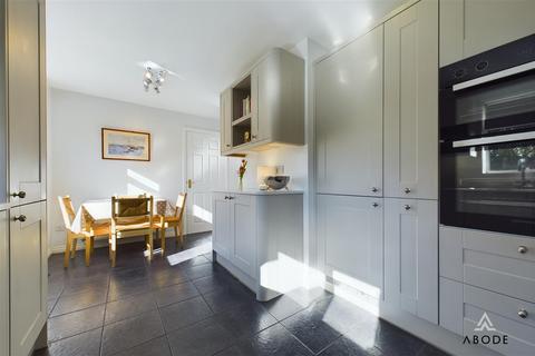 3 Fradgley Grove, Uttoxeter, ST14 5NT