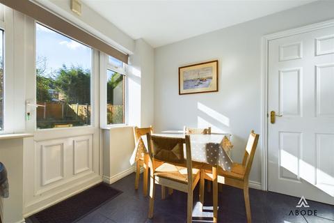 3 Fradgley Grove, Uttoxeter, ST14 5NT