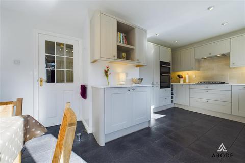 3 Fradgley Grove, Uttoxeter, ST14 5NT