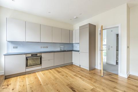 3 bedroom apartment to rent, Martell Road London SE21