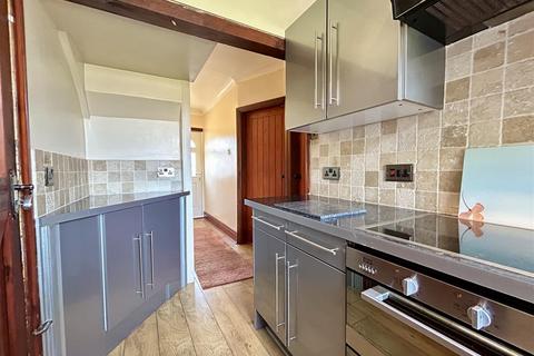 14 Defford Drive, Oldbury, B68 9RQ