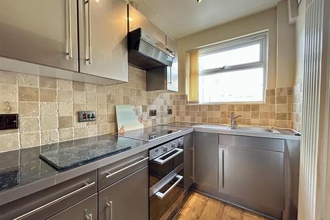 14 Defford Drive, Oldbury, B68 9RQ
