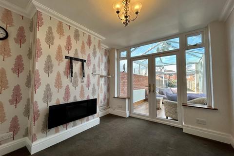 14 Defford Drive, Oldbury, B68 9RQ