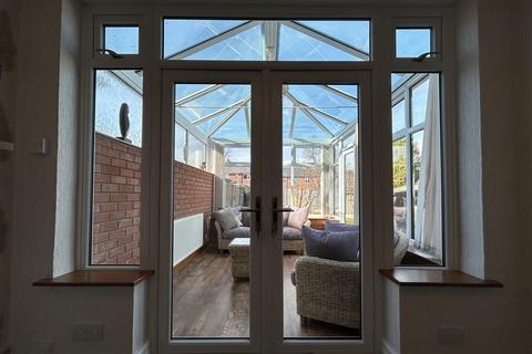 14 Defford Drive, Oldbury, B68 9RQ