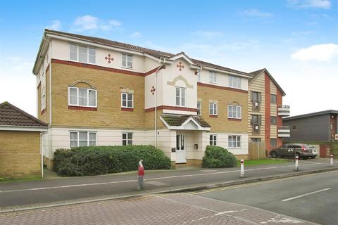 2 bedroom flat to rent, Goodwin Villas, Richards Way, Slough