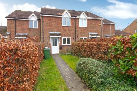 2 bedroom terraced house to rent, A spacious 2 bedroom home close to Windmill Hill Golf Course