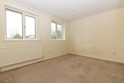 2 bedroom terraced house to rent, A spacious 2 bedroom home close to Windmill Hill Golf Course