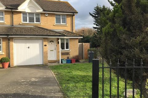 3 bedroom flat to rent, Feltham, TW14