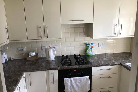 3 bedroom flat to rent, Feltham, TW14