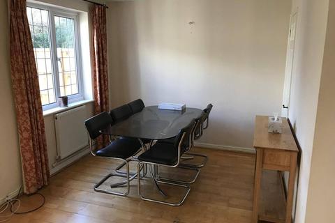 3 bedroom flat to rent, Feltham, TW14