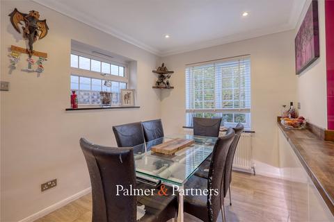 2 Pinners Close, Burnham-on-crouch, CM0 8QH