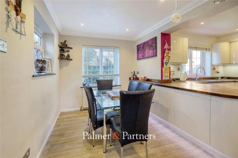 2 Pinners Close, Burnham-on-crouch, CM0 8QH