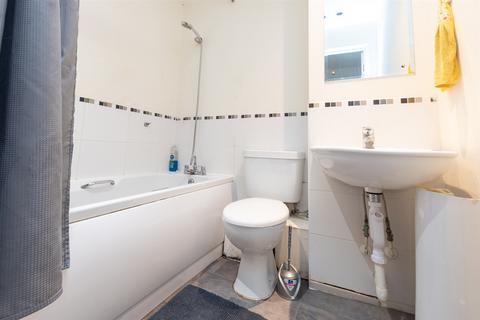 2 bedroom apartment for sale, Griffin Court, Gravesend DA11